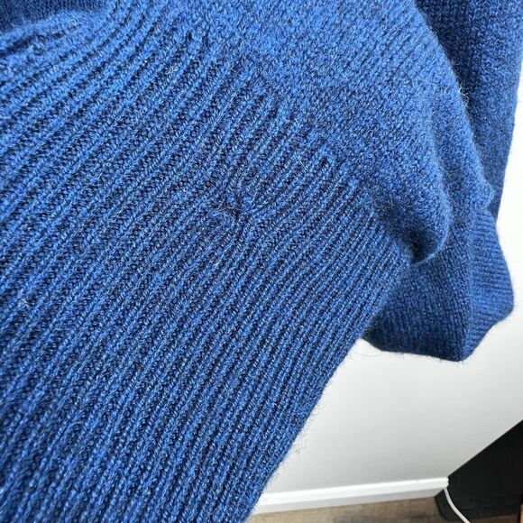 Saks Fifth Avenue Blue Cashmere Sweater Size L V Neck Pullover - Picture 12 of 13